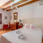 Holiday home Between Old Town And Port By Renthousing *