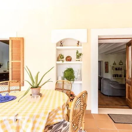 Between Old Town And Port By Renthousing